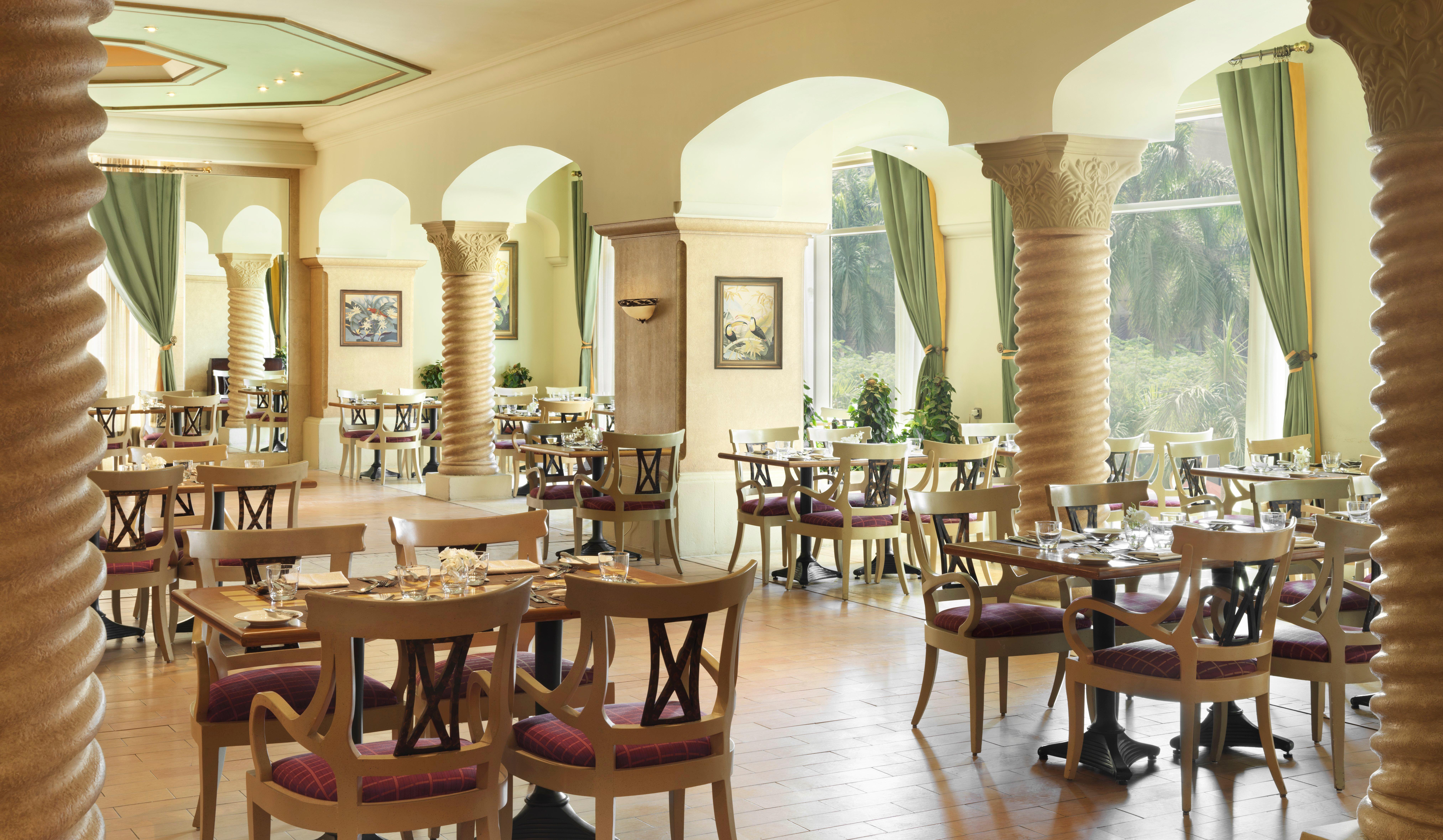 Intercontinental Cairo Citystars By Ihg Exterior foto The restaurant at the hotel